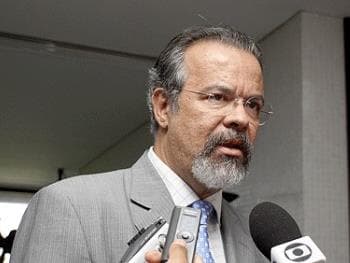 Deputado aciona o STF contra Cid Gomes para que aponte "achacadores"