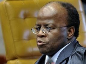 Joaquim Barbosa cobra demissão de José Eduardo Cardozo