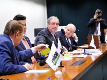 PMDB quer negar ao PT relatoria da CPI da Petrobras