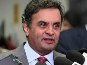 "Não é crime falar sobre impeachment", diz Aécio