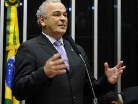 Delgado critica "politicagem" e quer discutir reformas fiscal e trabalhista