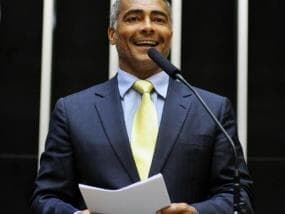 Romário indica que vai votar em Renan Calheiros