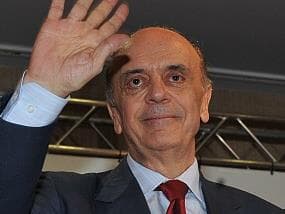 José Serra diz ter atuado para atrasar trem-bala