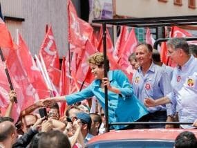 Em Minas e no Rio, Dilma retoma críticas ao governo FHC