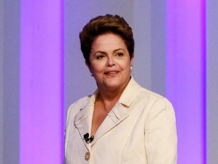 Aécio bate Dilma em primeira pesquisa do segundo turno