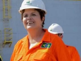 Senadores acionam PGR contra Dilma por Petrobras