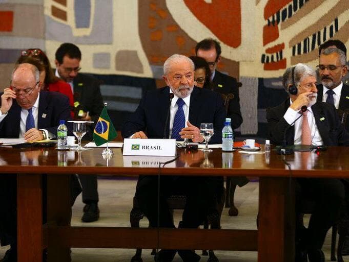 Presidentes do Chile e Uruguai criticam apoio de Lula a governo de Maduro