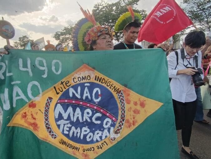 Indígenas caminham até o Congresso contra o Marco Temporal