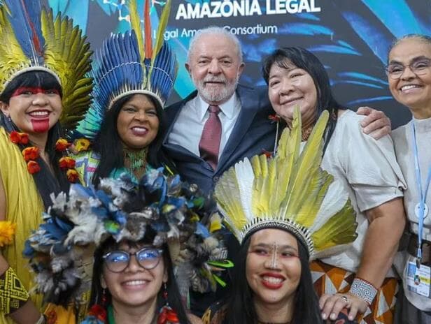 Lula se reúne com Marina e Sonia Guajajara para conter crise