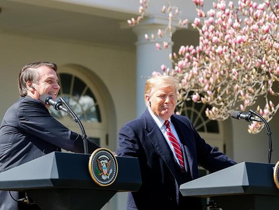 Bolsonaro conversa com Trump e afirma que EUA não vão taxar aço