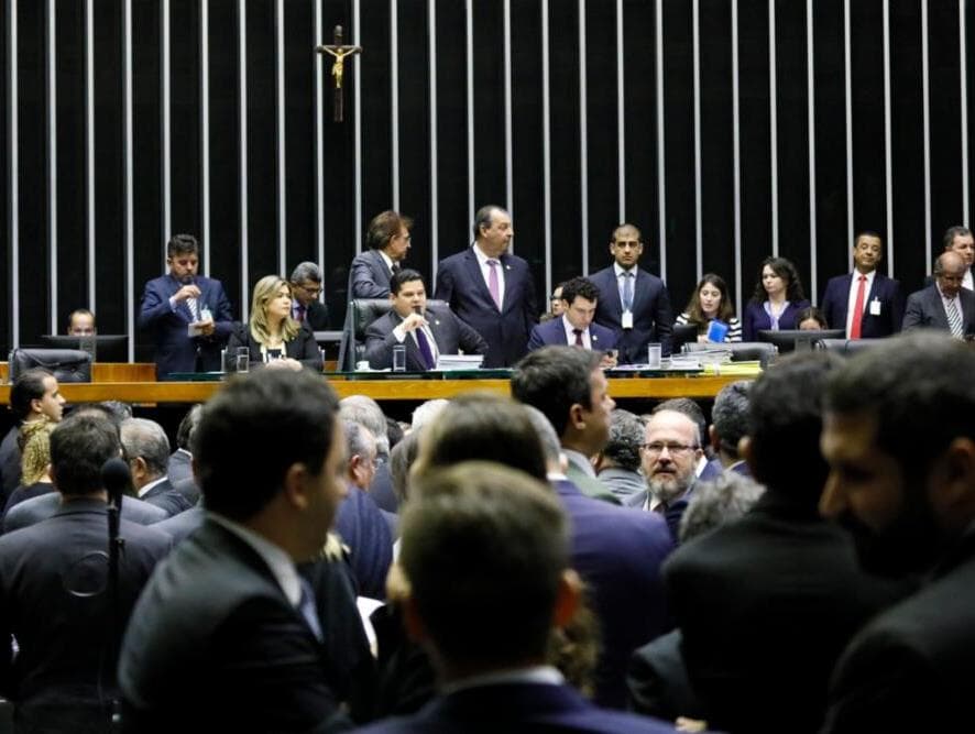 Deputados usam orçamento para pressionar o governo por emendas