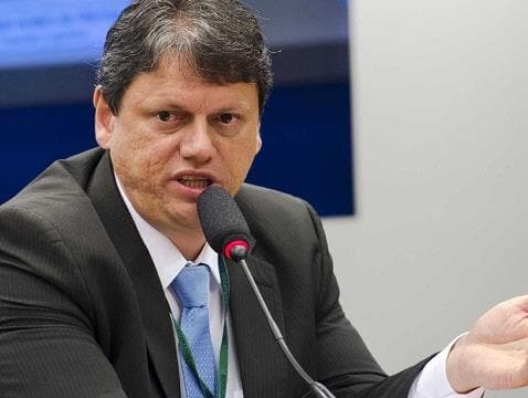 Tarcísio de Freitas dá explicações sobre licenciamento ambiental