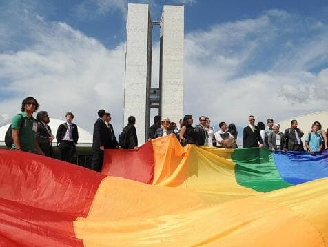 Seminário LGBTI+ reúne partidos para tirar a política do armário