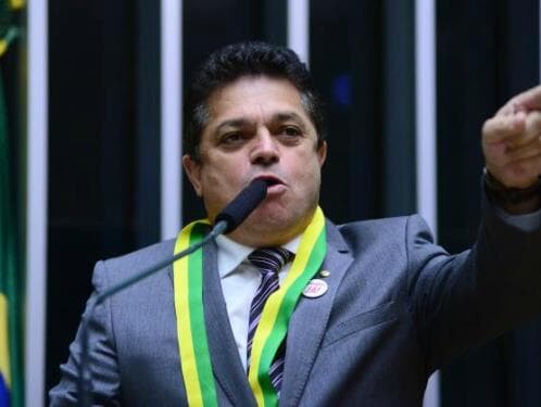 Deputado presidiário tentará reeleição para a Câmara