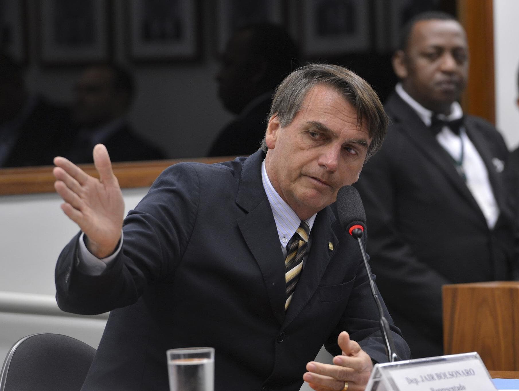 Bolsonaro recebe auxílio-moradia mesmo tendo apartamento em Brasília