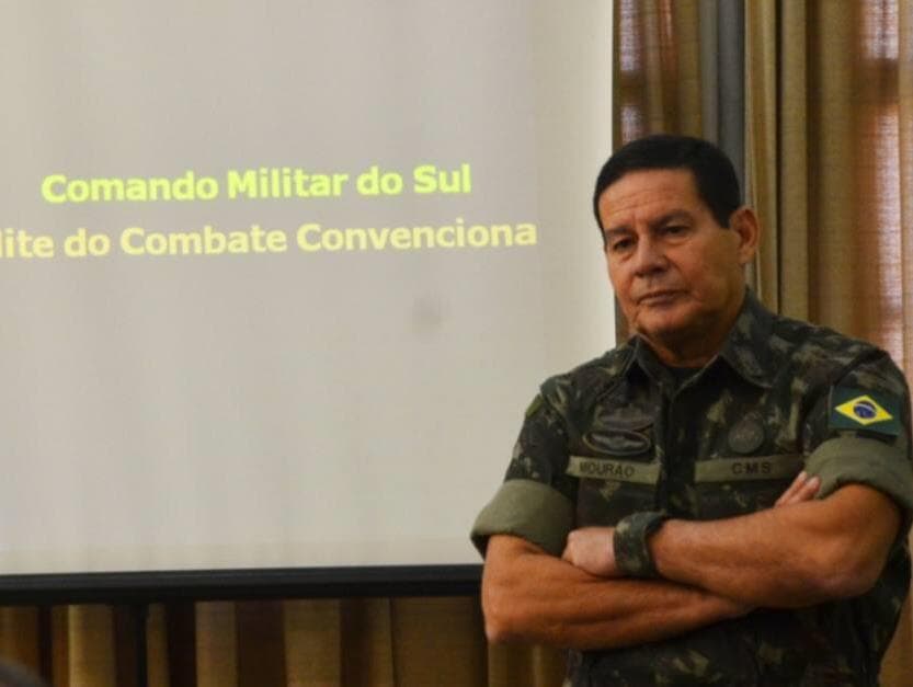 Comandante do Exército terá de explicar declaração de general sobre intervenção militar