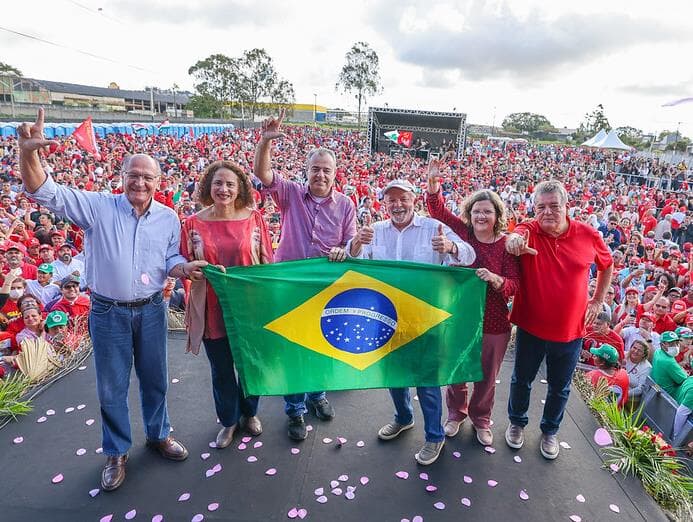 Sem Lula, o PT realiza convenção protocolar e foca em evento do PSB