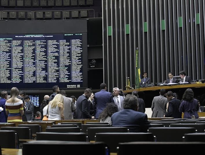 Veja os senadores que votaram pela liberação de emendas