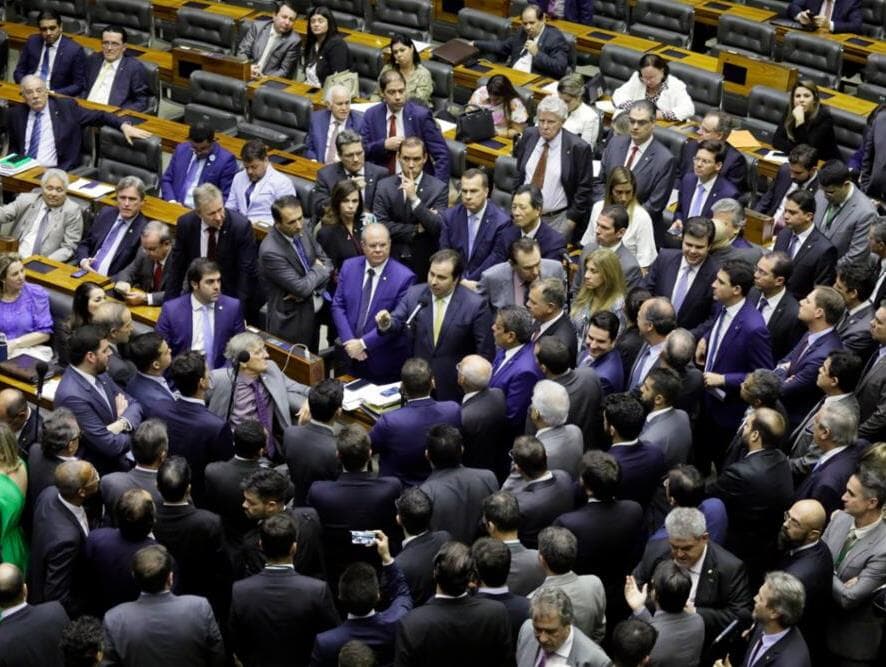 Veja os deputados que votaram pela liberação de emendas