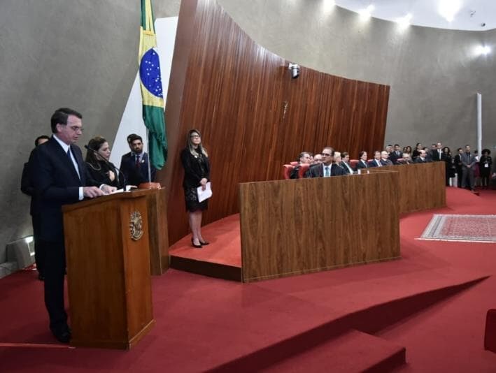 Bolsonaro recebe diploma do TSE como presidente eleito; veja o vídeo