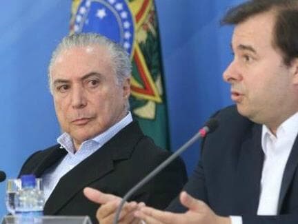 Investigação é contra Temer, mas é Maia quem busca absolvição do Planalto