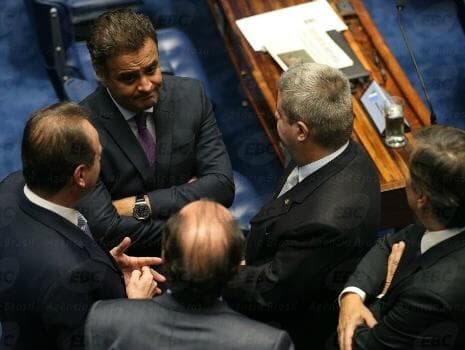 Aécio Neves perde salário, carro oficial e verba indenizatória do Senado