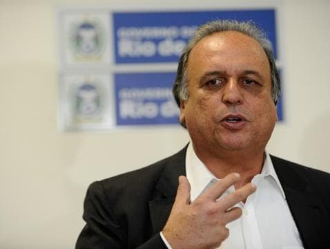 Pezão negocia com União redução de jornada de trabalho e salário de servidores do RJ