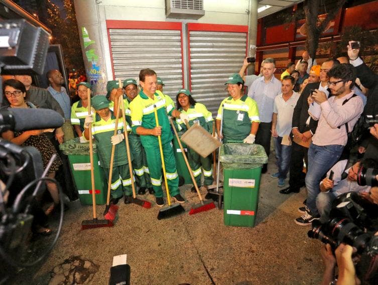 Kátia Abreu sobre Doria: "Depois de gari e pedreiro, só falta se vestir de palhaço"