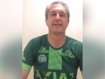 Com a camisa da Chapecoense, Rosso lança pelo Facebook candidatura à presidência da Câmara