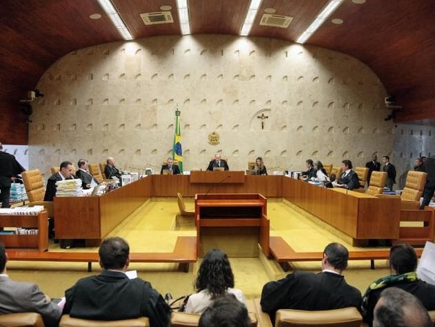 CCJ aprova aumento de salário para ministros do STF