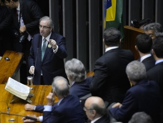 Mais da metade dos deputados do DF defende Cunha