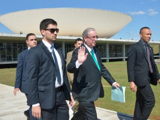 Câmara: Cunha renuncia, chora e alega perseguição política e do Ministério Público Federal