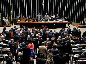 Deputados aprovam alteração de regras sobre julgamento de militares