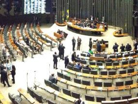 Câmara trava votações até Senado analisar impeachment