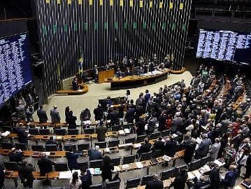 Votação da reforma política volta após feriado