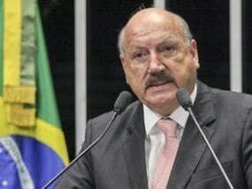 Morre, aos 75 anos, senador Luiz Henrique da Silveira