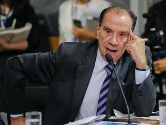 Senadores condenam retirada de assinaturas de apoio a CPIs