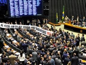 Aliados deram quase 60% dos votos à terceirização