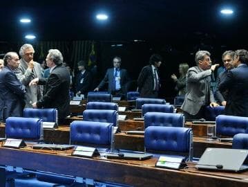 Senadores excluem assinatura e CPI dos fundos será arquivada