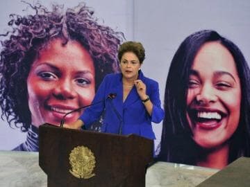 Dilma sanciona Lei do Feminicídio e condena 'ruptura democrática'