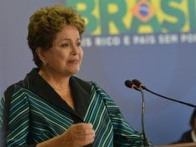 Dilma chora ao receber relatório sobre ditadura