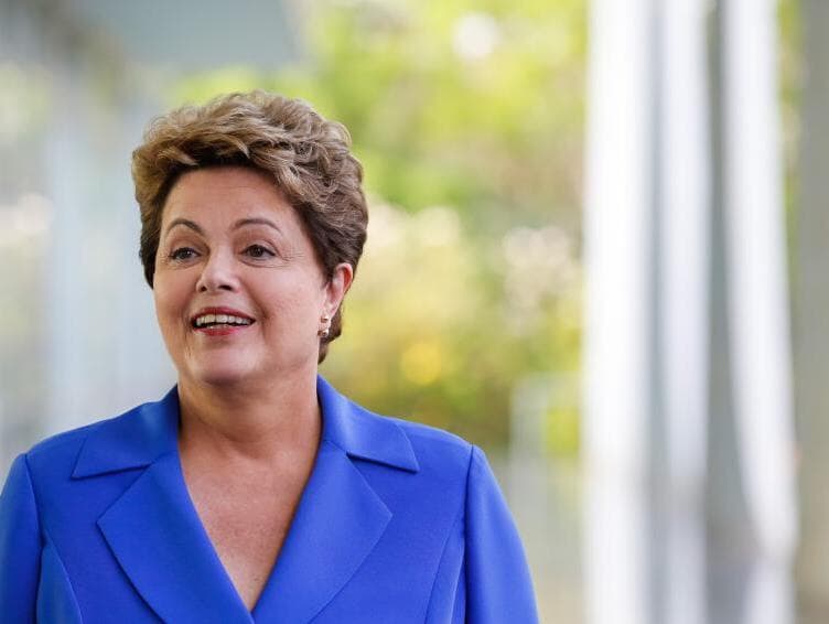 Dilma voltar a pedir 'diálogo' e quer sugestões da sociedade