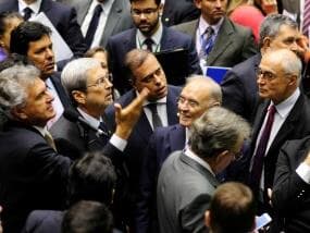 Congresso mantém vetos de Dilma a 38 projetos