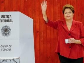 'Campanha teve momentos lamentáveis', diz Dilma após votar