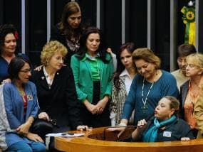 Mulheres na política: nem com Dilma elas chegaram lá