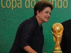 Dilma e Blatter vão entregar troféu na final da Copa