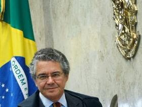 Ministro do STF defende devolução de supersalário