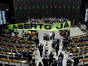 Comissão aprova voto aberto para processos de cassação