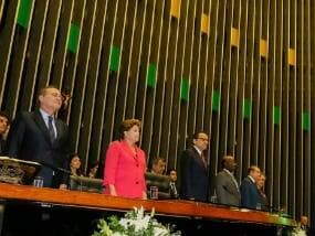 Câmara dá medalha de ouro a Dilma, Joaquim e Renan