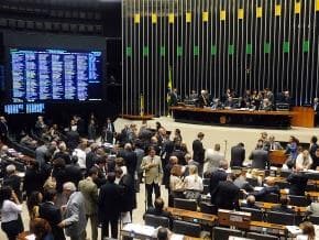 Câmara aprova MP sem remuneração a ex-ministros em quarentena